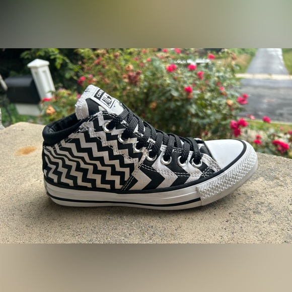 Converse All-Stars, Madison, black and white Chevron pattern size 6 for women - Picture 6 of 8